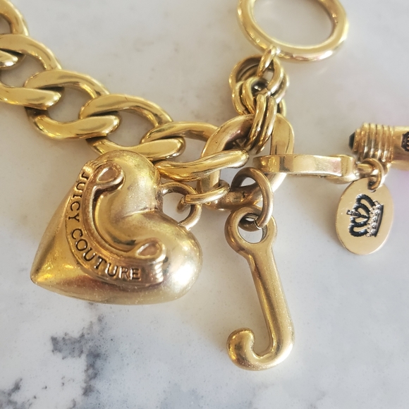 Juicy Couture gold charm bracelet with heart and toggle clasp - Picture 2 of 4